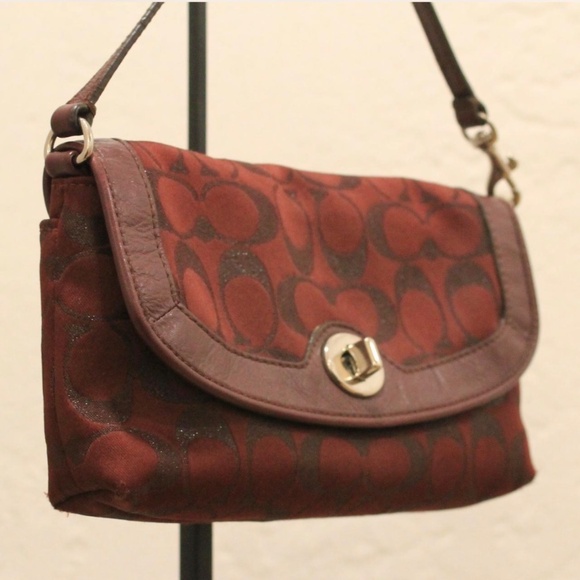 RARE Coach Wrislet Purse + FREE accessories - Picture 2 of 3